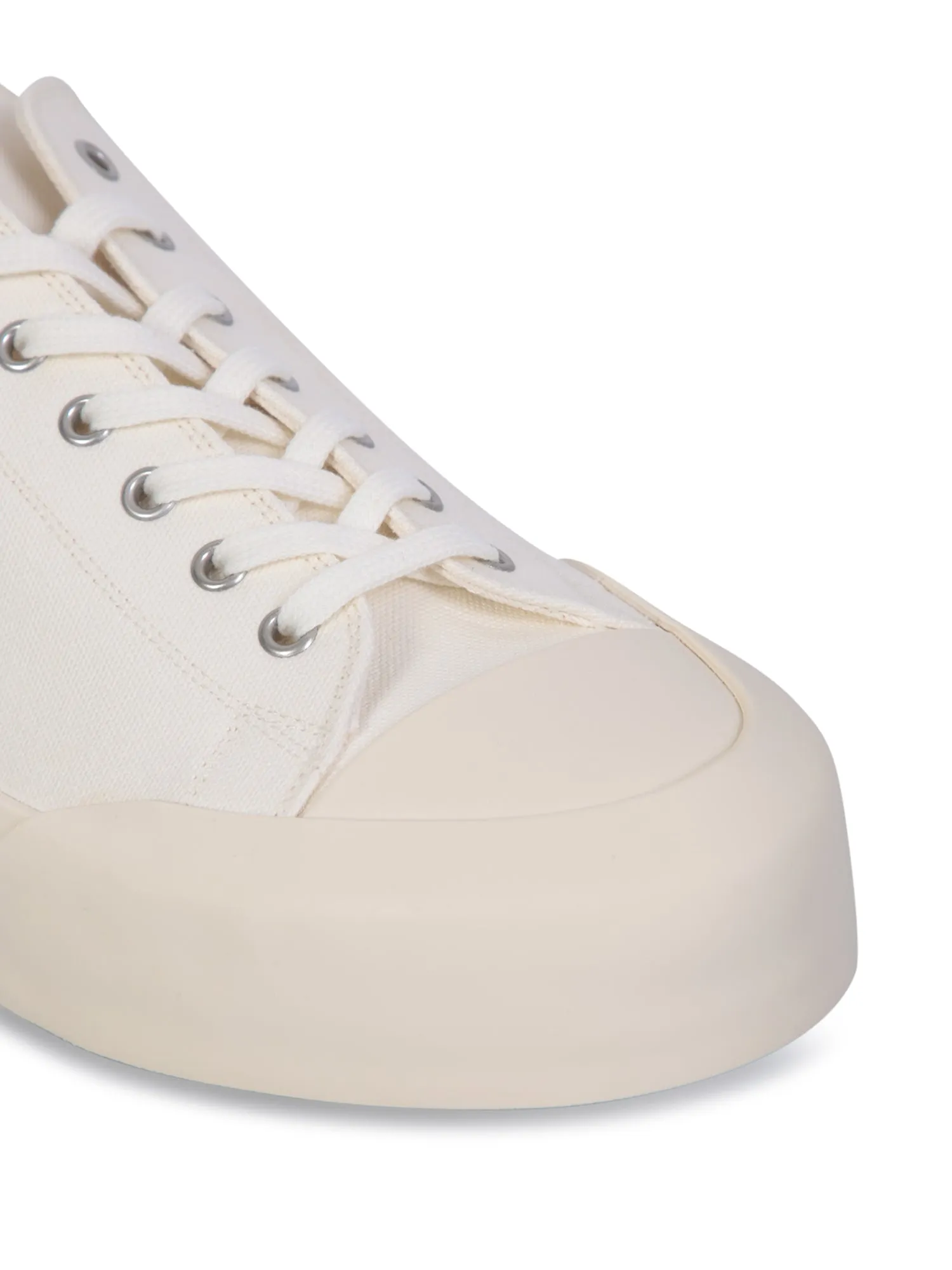 Lace-up low white sneakers