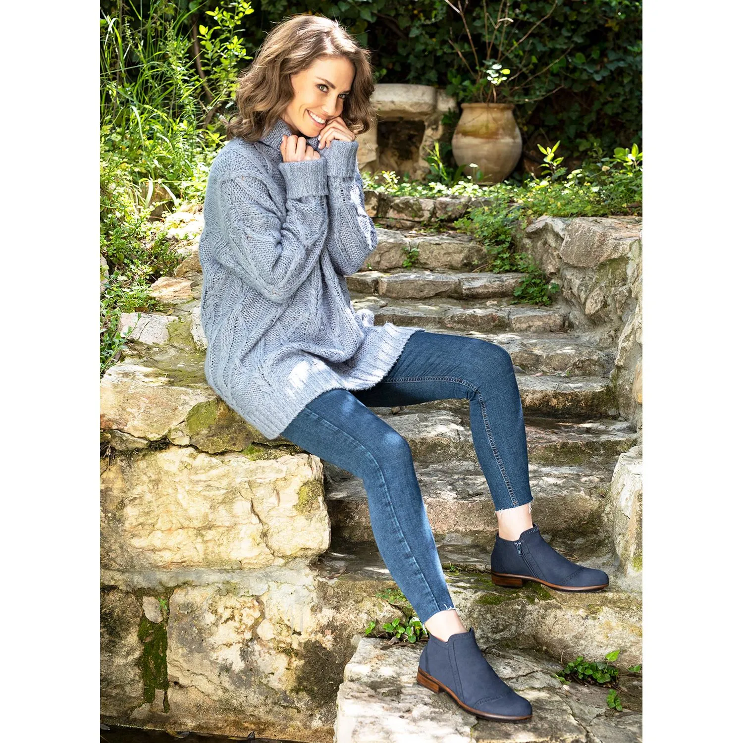 Women's Naot Nefasi Navy Velvet Nubuck